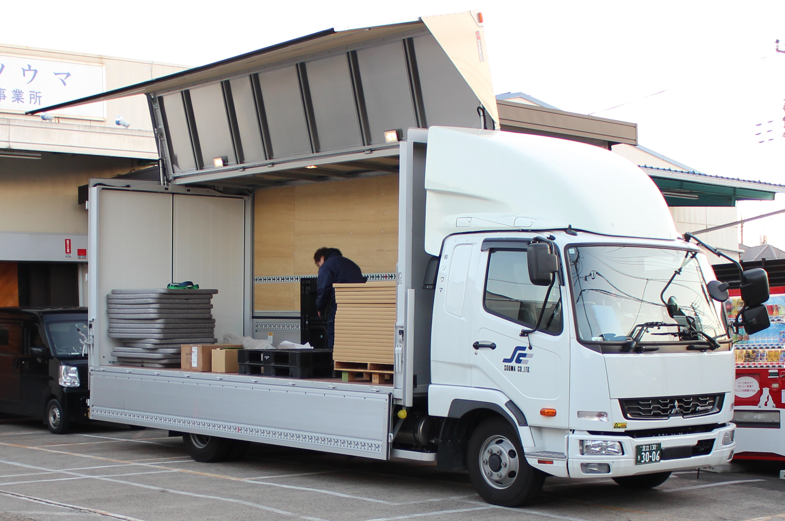 2.8tトラック ウイング ワイドロング車