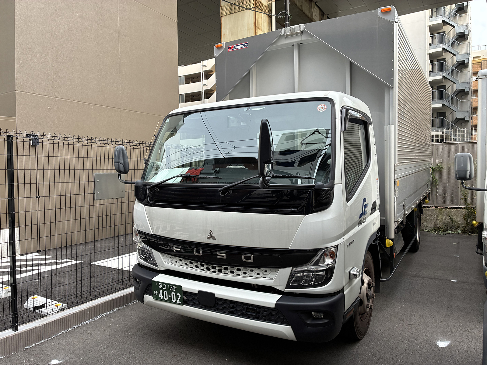 3.7tトラック ウイング ワイドロング車